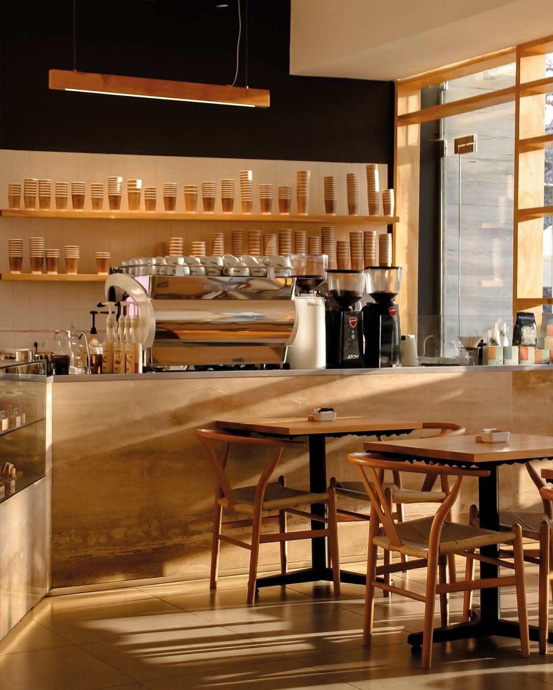 Bluebird Café — barra y estación de barista