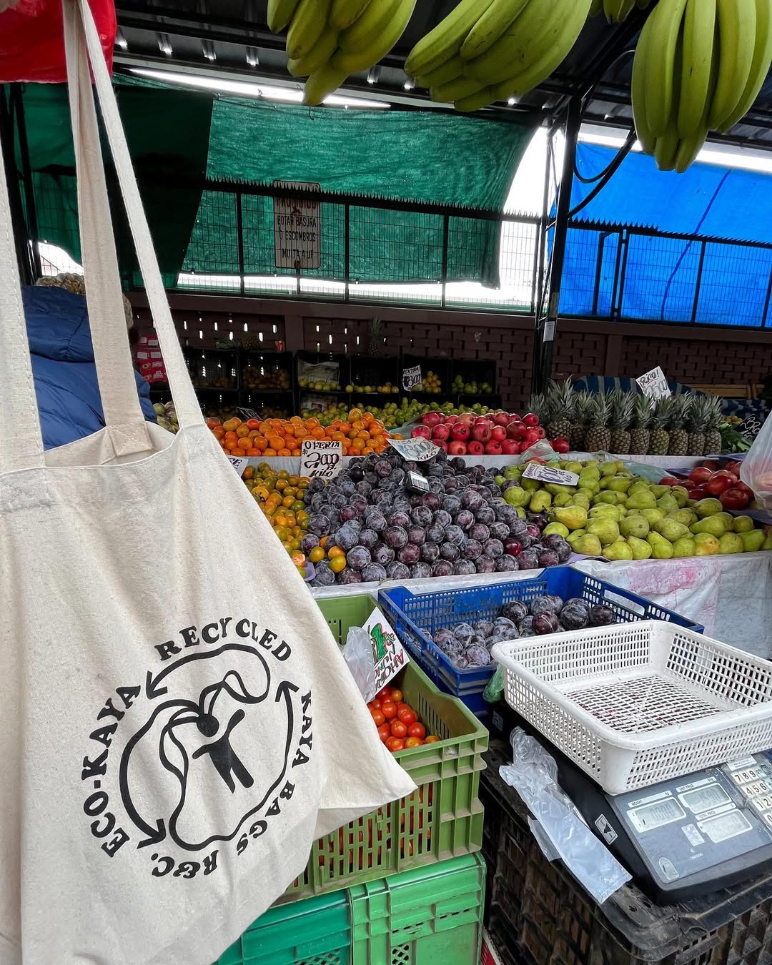 Kaya Unite — bolso reciclado en feria